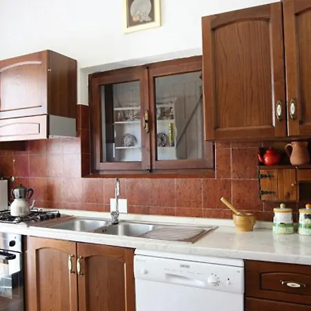 Sleeps 6 Pool Air Con Wifi Pula
