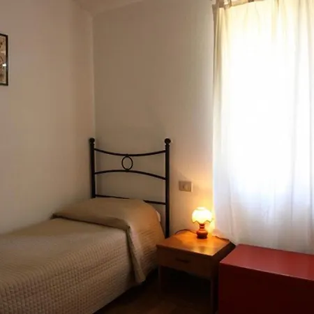 Sleeps 6 Pool Air Con Wifi * Pula
