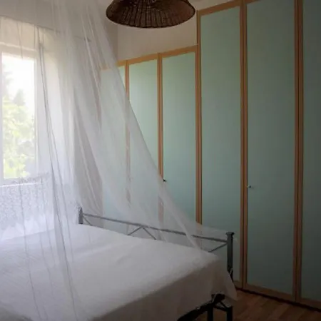 Sleeps 6 Pool Air Con Wifi Pula